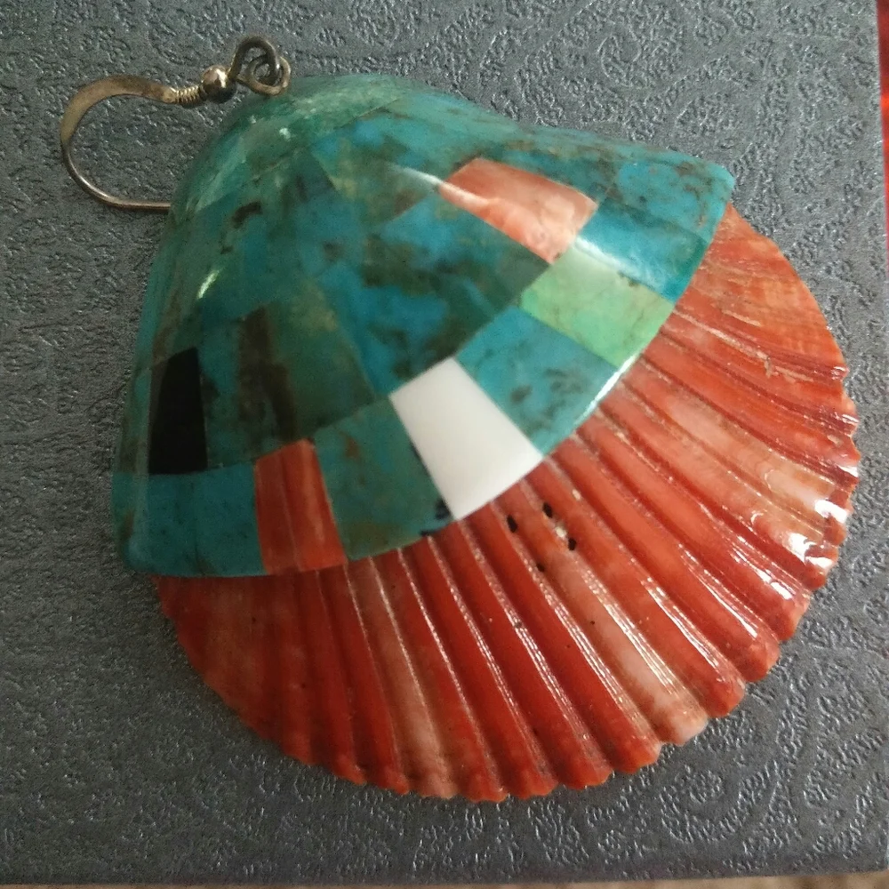 Shell earrings 2 Inches - Picture 5 of 8